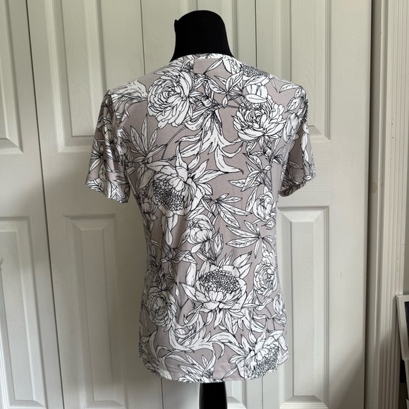 Ann Taylor Factory White and Gray Fitted Short Sleeve Tee - Picture 2 of 7